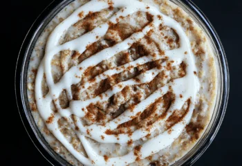 Cinnamon Roll Protein Overnight Oats