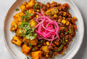 Cheesy Guisada Ground Beef Bowl